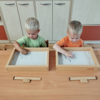 3. oddělení -  naše výtvarka - kreslení do písku