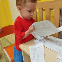 3. oddělení - pracovní výchova - trhání papíru