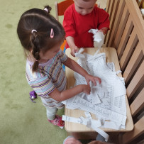 3. oddělení - pracovní výchova - trhání papíru