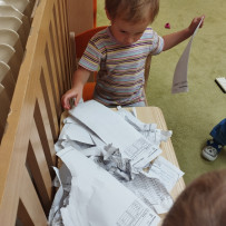 3. oddělení - pracovní výchova - trhání papíru