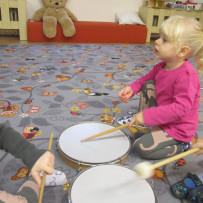 2. odd. Hrajeme,zpíváme,tančíme.