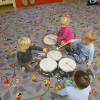 2. odd. Hrajeme,zpíváme,tančíme.