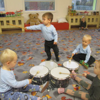 2. odd. Hrajeme,zpíváme,tančíme.