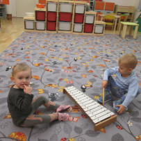 2. odd. Hrajeme,zpíváme,tančíme.