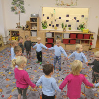 2. odd. Hrajeme,zpíváme,tančíme.