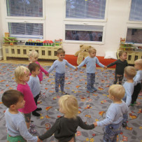 2. odd. Hrajeme,zpíváme,tančíme.