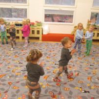 2. odd. Hrajeme,zpíváme,tančíme.