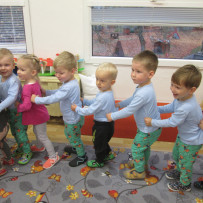 2. odd. Hrajeme,zpíváme,tančíme.