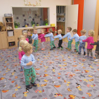 2. odd. Hrajeme,zpíváme,tančíme.