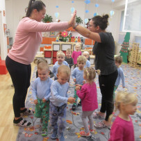 2. odd. Hrajeme,zpíváme,tančíme.