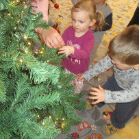 2. odd. Ozdobili jsme si vánoční stromeček