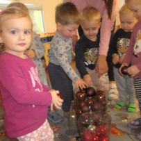 2. odd. Ozdobili jsme si vánoční stromeček