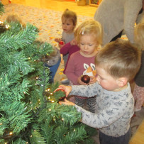 2. odd. Ozdobili jsme si vánoční stromeček