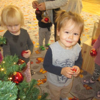 2. odd. Ozdobili jsme si vánoční stromeček