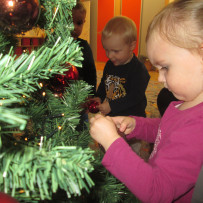 2. odd. Ozdobili jsme si vánoční stromeček