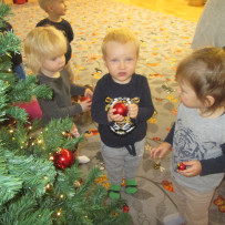 2. odd. Ozdobili jsme si vánoční stromeček