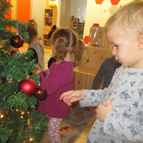 2. odd. Ozdobili jsme si vánoční stromeček