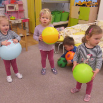 2. odd. Venku zima a náledí , v jesličkách teplo a pohoda