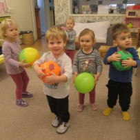 2. odd. Venku zima a náledí , v jesličkách teplo a pohoda