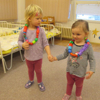 2. odd. Venku zima a náledí , v jesličkách teplo a pohoda