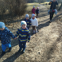 3odd.kresleni křídou na chodník a procházka v Zámecký zahradě